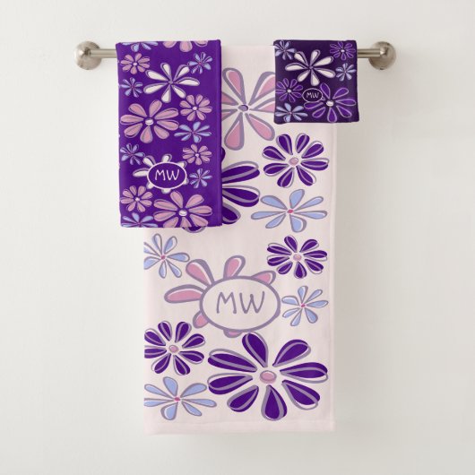 Violet roze Indigo Flower Doodle Initialen Bad Handdoek (Insitu)
