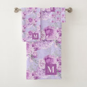 Violet roze roze rozenbloemen monogram bad handdoek (Insitu)