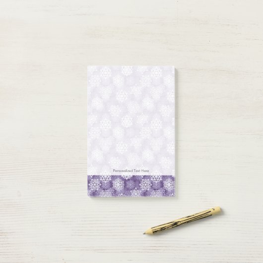 Violet Snowflakes Patroon Post-it® Notes (Op bureau)
