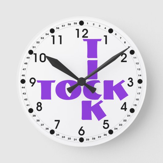 Violet Tick Tock Typography Crossword Style Ronde Klok (Voorkant)
