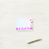 Violet tulpenbloemen en vlinderbloemigen post-it® notes (Op bureau)