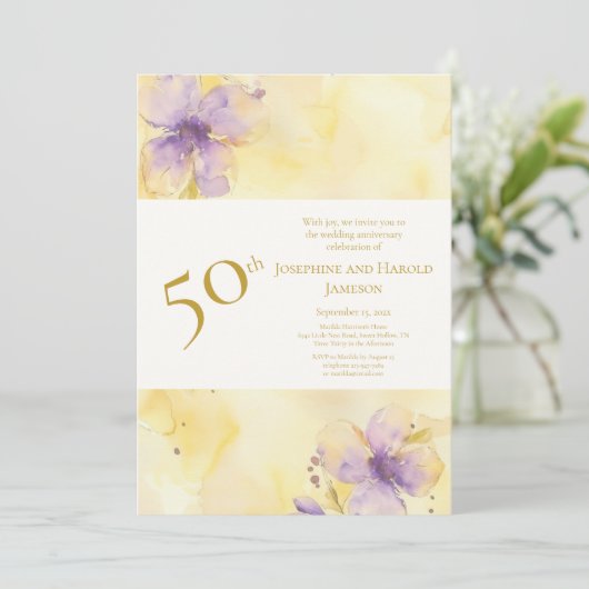 Violets Gold 50e bruiloft Jubileum uitnodiging (Staand voorkant)