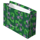 Violets op smaragdgroen groot cadeauzakje (Voorkant Gekanteld)