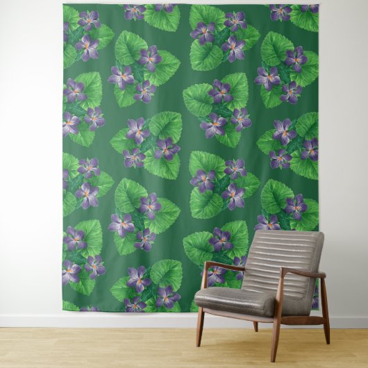 Violets op smaragdgroen wandkleed (In situ)