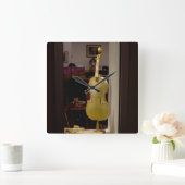 Violin in in winkelvenster vierkante klok (Huis)