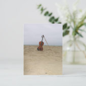 Violin op het strand briefkaart (Staand voorkant)