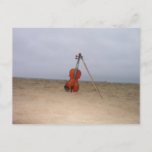 Violin op het strand briefkaart