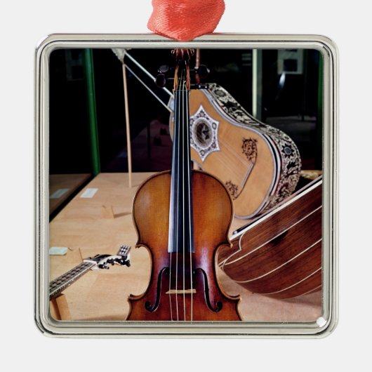 Violin, van Stradivari, Cremona, 1699 (foto); Metalen Ornament (Voorkant)