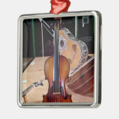 Violin, van Stradivari, Cremona, 1699 (foto); Metalen Ornament (Links)