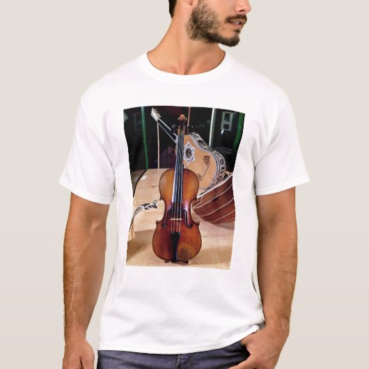 Violin, van Stradivari, Cremona, 1699 (foto); T-shirt (Voorkant)