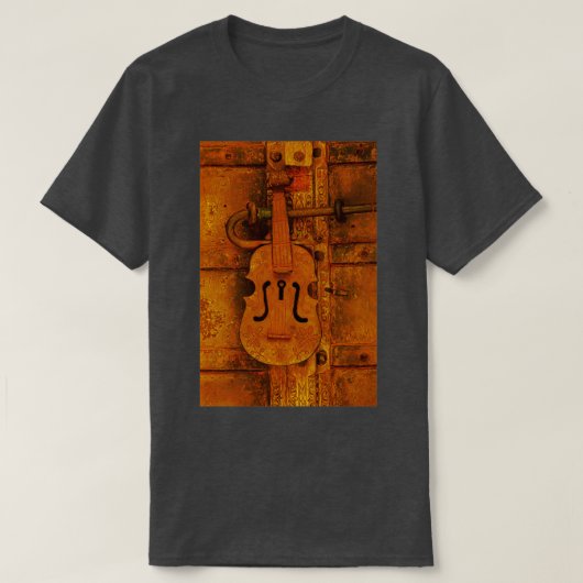 Violinist house Violin shaped rusty old door lock T-shirt (Design voorkant)