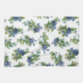 Viooltjes en sneeuwbedekte dennentakken theedoek (Horizontaal)