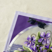 Viooltjes in een maanpot strandlaken (In situ)