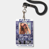 VIP-pas-badge voor Blue Bubble Hearts-verjaardagsf Badge (Voorzijde met lanyard)