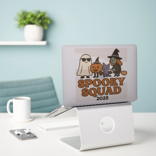 Viral Spooky Squad 2025 Sticker (Laptop op bureau)