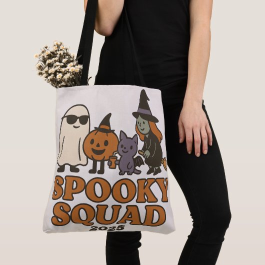 Viral Spooky Squad 2025 Tote Bag (Dichtbij)