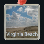 Virginia Beach VA Virginia Coast Metalen Ornament<br><div class="desc">Virginia Beach VA Virginia Coast met zijn typische zandstranden en blauwe hemel.</div>