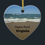 Virginia Beach, Virginia Keramisch Ornament<br><div class="desc">Een strand scène met golven die op het zand kruipen en de woorden: "Virginia Beach,  Virginia" Geweldig souvenir van je Virginia Beach vakantie!</div>