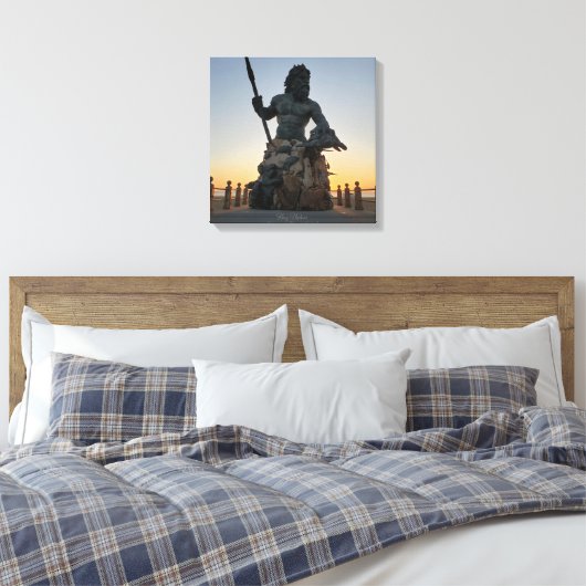 Virginia Beachs King Neptune Satue Canvas Afdruk (Insitu (Slaapkamer))