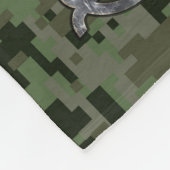 Virgo Zodiac Sign on Woodland Digital Camo Fleece Deken (Hoek)