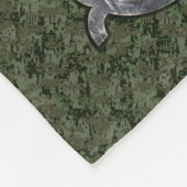 Virgo Zodiac Sign on Woodland Digital Camo Fleece Deken (Hoek)