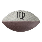 Virgo Zodiac Symbol Standard van Kenneth Yoncich American Football (Gedraaid 90)