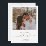 Virtual Online Rustic Photo Wedding Invitation<br><div class="desc">Het bijtende minimalistische ontwerp kenmerkt modern manuscript,  botanisch floraal blad met foto,  en wazige roze kleur op de rug van kaart. Pas uw informatie over uw keuze eenvoudig aan. Ideale eenvoudige trouwuitnodiging voor een virtuele online bruiloft.</div>