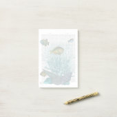 Vis, blauwe schalen en koralen post-it® notes (Op bureau)