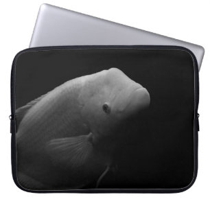 Vis in tank - foto van zwart-witkunst laptop sleeve