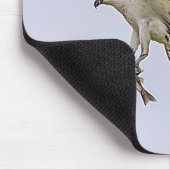 Visarend die door een rode gevleugelde merel muismat (Hoek)