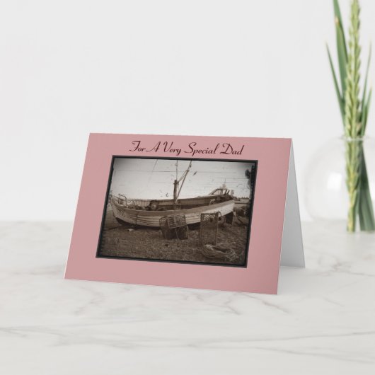 Visboot kreeft potten op kiezelstrand aan zee kaart (Voorkant)