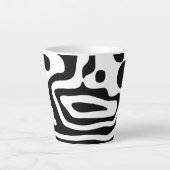 Visie Grip: Abstract Zwart & Wit Latte Mok (Voorkant)
