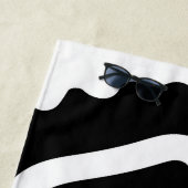 Visie Grip: Abstract Zwart & Wit Strandlaken (In situ)