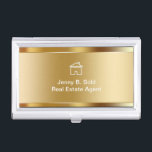 Visitekaarthouder in onroerend goed<br><div class="desc">Onroerend goed visitekaartje houder met koele gesimuleerde gouden metallic achtergrond gedrukt op de voorzijde en huissymbool met jouw naam en beroep gedurfd weergegeven voor een beste eerste indruk. Ontworpen om uw visitekaartjes vast te houden en ze in stijl te beschermen voor een makelaar,  makelaar,  agent of bureau.</div>