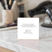 Visitekaartje met minimalistische haarstijl