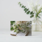 Visitekaartje voor bruiloft met bouquet (Staand voorkant)