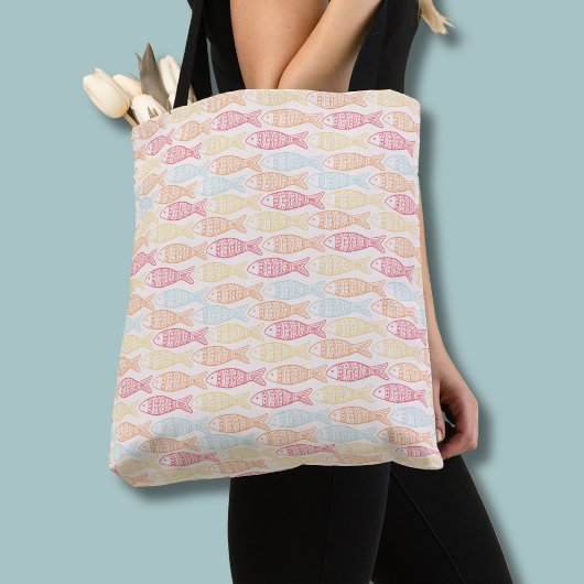 Vispatroon aan de kust tote bag