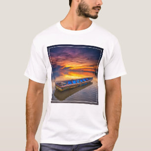Vissen Boat op zonsopgang   Jubakar Beach T-shirt