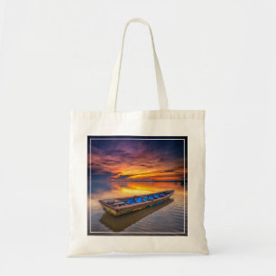 Vissen Boat op zonsopgang Jubakar Beach Tote Bag