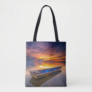 Vissen Boat op zonsopgang Jubakar Beach Tote Bag