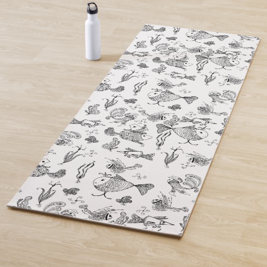 Vissen met een fantastische schets planten bladere yogamat (In situ)