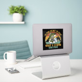 VISSEN OF NIET VISEN STICKER (Laptop op bureau)