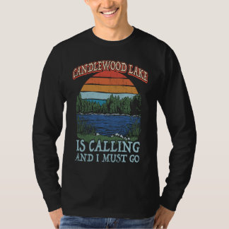 Vissend Varen Camping Retro Lake Vakantie Kaars T-shirt