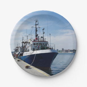 Vissende boot bij aanmeren papieren bordje