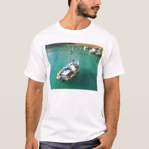 Vissende boot bij hoog getij t-shirt