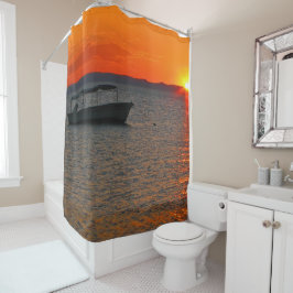 Vissende boot bij Sunset Shower Curtain Douchegordijn