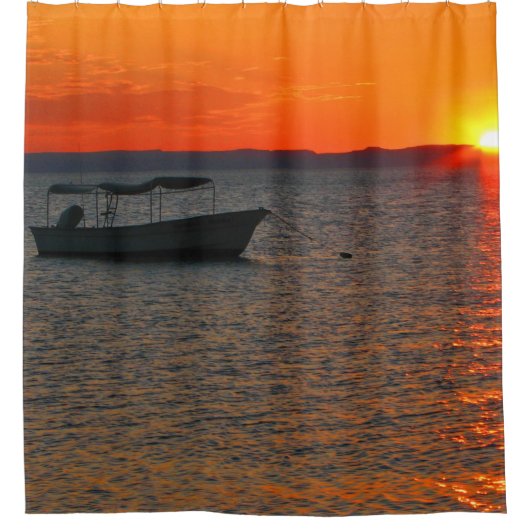 Vissende boot bij Sunset Shower Curtain Douchegordijn (Voorkant)