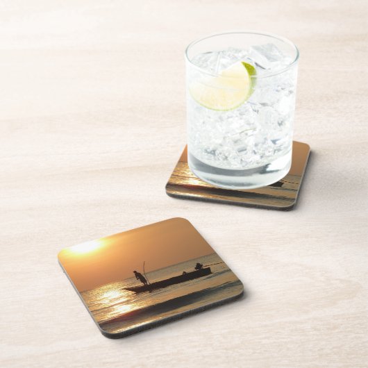 Vissende boot op zonsondergang bier onderzetter (Rechterzijde)