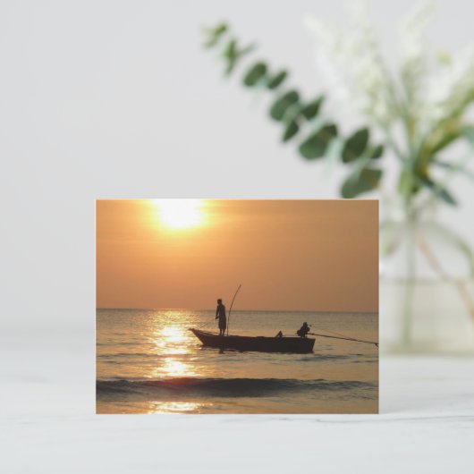 Vissende boot op zonsondergang briefkaart (Staand voorkant)