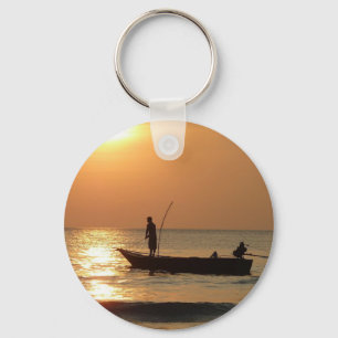 Vissende boot op zonsondergang sleutelhanger